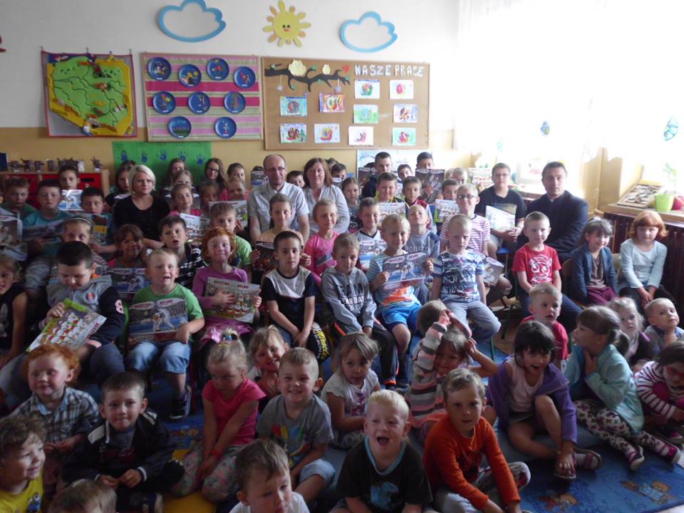We wtorek  - 7 czerwca w Szkole Podstawowej w Lipsku i Szkole Podstawowej w Białowoli, odbyło się spotkanie autorskie z Jarosławem Siekiem (na zdjęciu w klasie - autor i uczniowie)